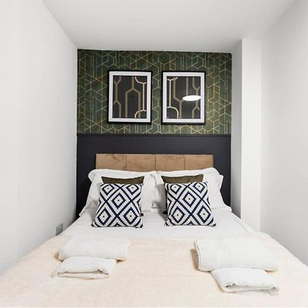 Modern Spacious Three Bedrooms With Private Garden Кардіфф Екстер'єр фото