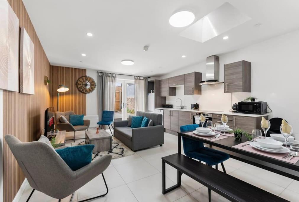 Modern Spacious Three Bedrooms With Private Garden Кардіфф Екстер'єр фото